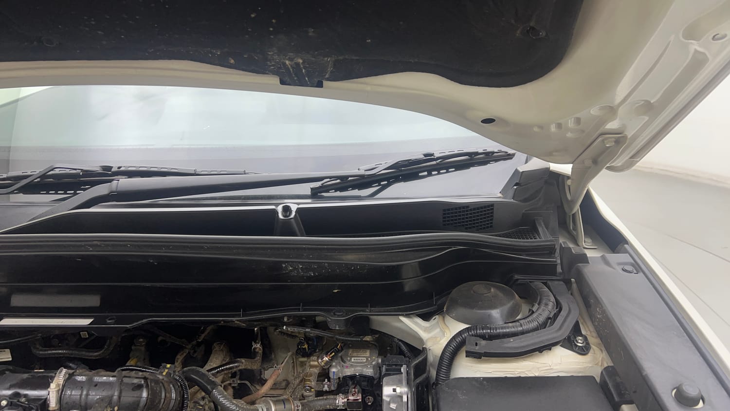 Used 2025 Maruti Suzuki Grand Vitara Delta CNG Cng Manual engine ENGINE LEFT SIDE HINGE & APRON VIEW