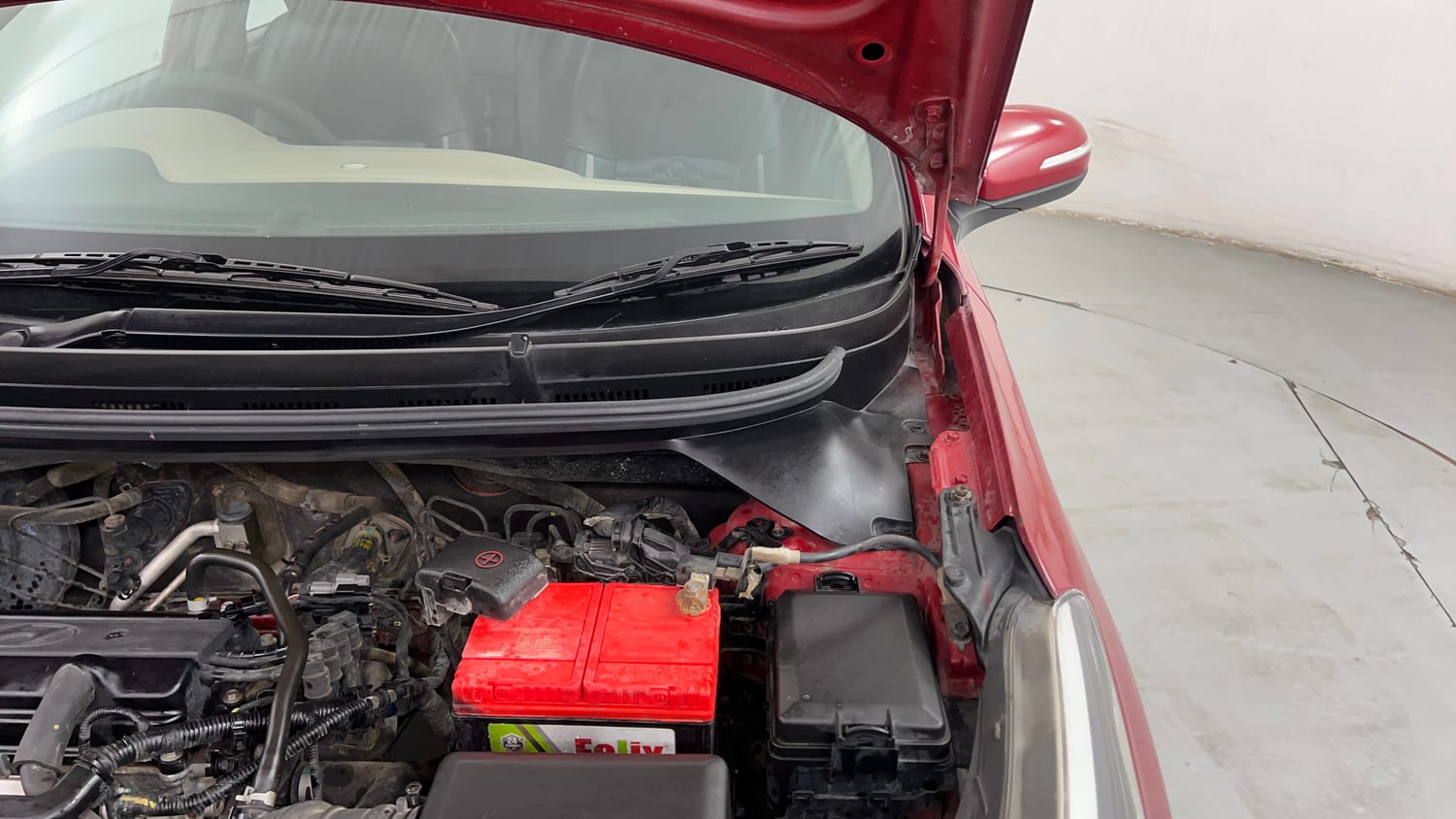Used 2015 Hyundai Elite i20 Sportz 1.2 Petrol Manual engine ENGINE LEFT SIDE HINGE & APRON VIEW