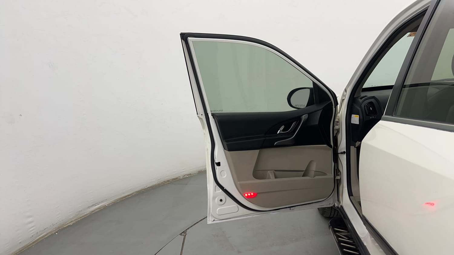 Used 2017 Mahindra XUV500 W10 Diesel Manual interior LEFT FRONT DOOR OPEN VIEW