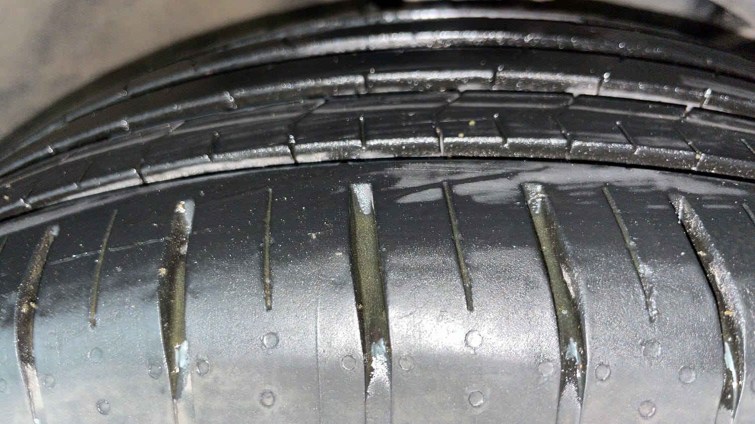 Used 2017 Maruti Suzuki Baleno Zeta 1.2 Petrol Manual tyres RIGHT FRONT TYRE TREAD VIEW