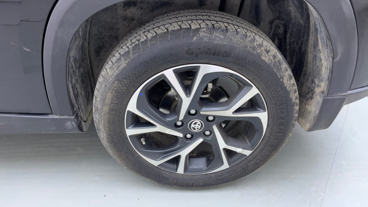 Used 2023 Toyota Urban Cruiser Hyryder V Hybrid Hybrid Automatic tyres LEFT REAR TYRE RIM VIEW