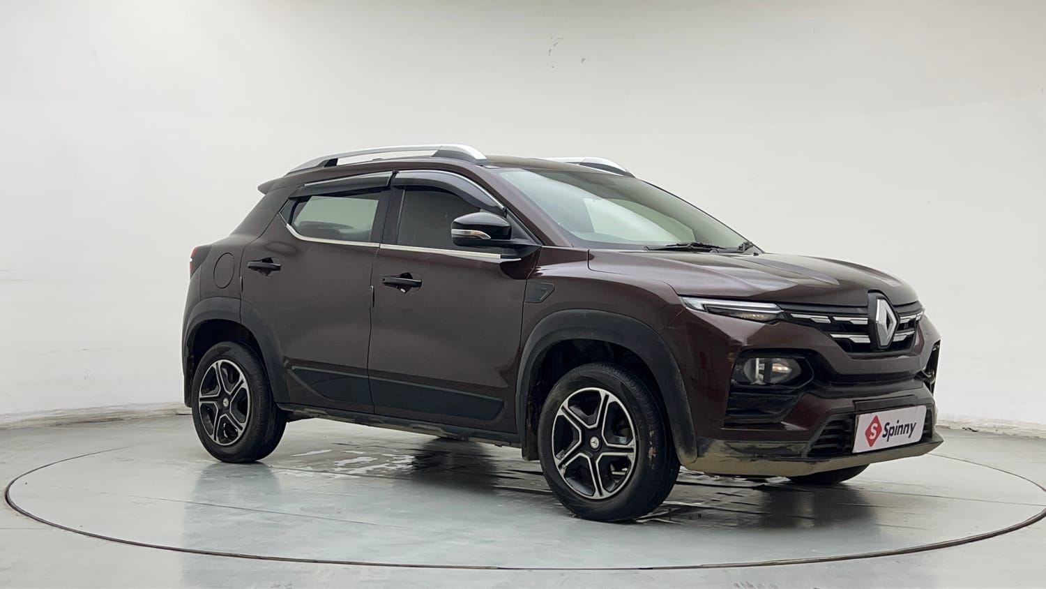 Used 2023 Renault Kiger RXT MT Petrol Manual exterior RIGHT FRONT CORNER VIEW