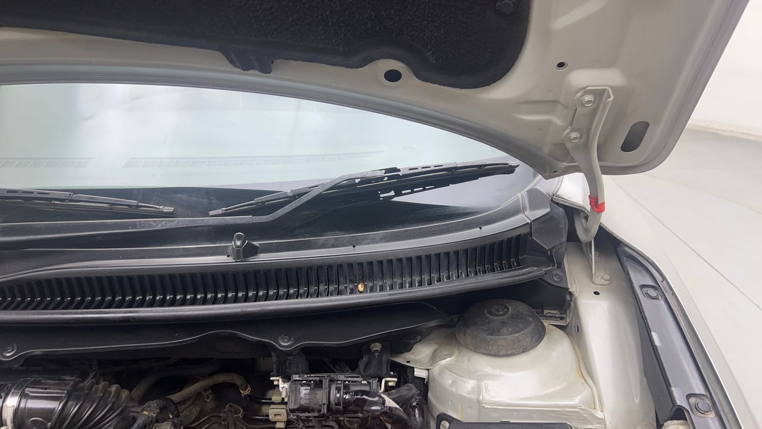 Used 2018 Maruti Suzuki Baleno Zeta 1.2 AT Petrol Automatic engine ENGINE LEFT SIDE HINGE & APRON VIEW