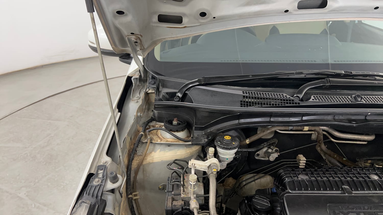 Used 2018 Honda Amaze 1.2 VX MT Petrol Petrol Manual engine ENGINE RIGHT SIDE HINGE & APRON VIEW