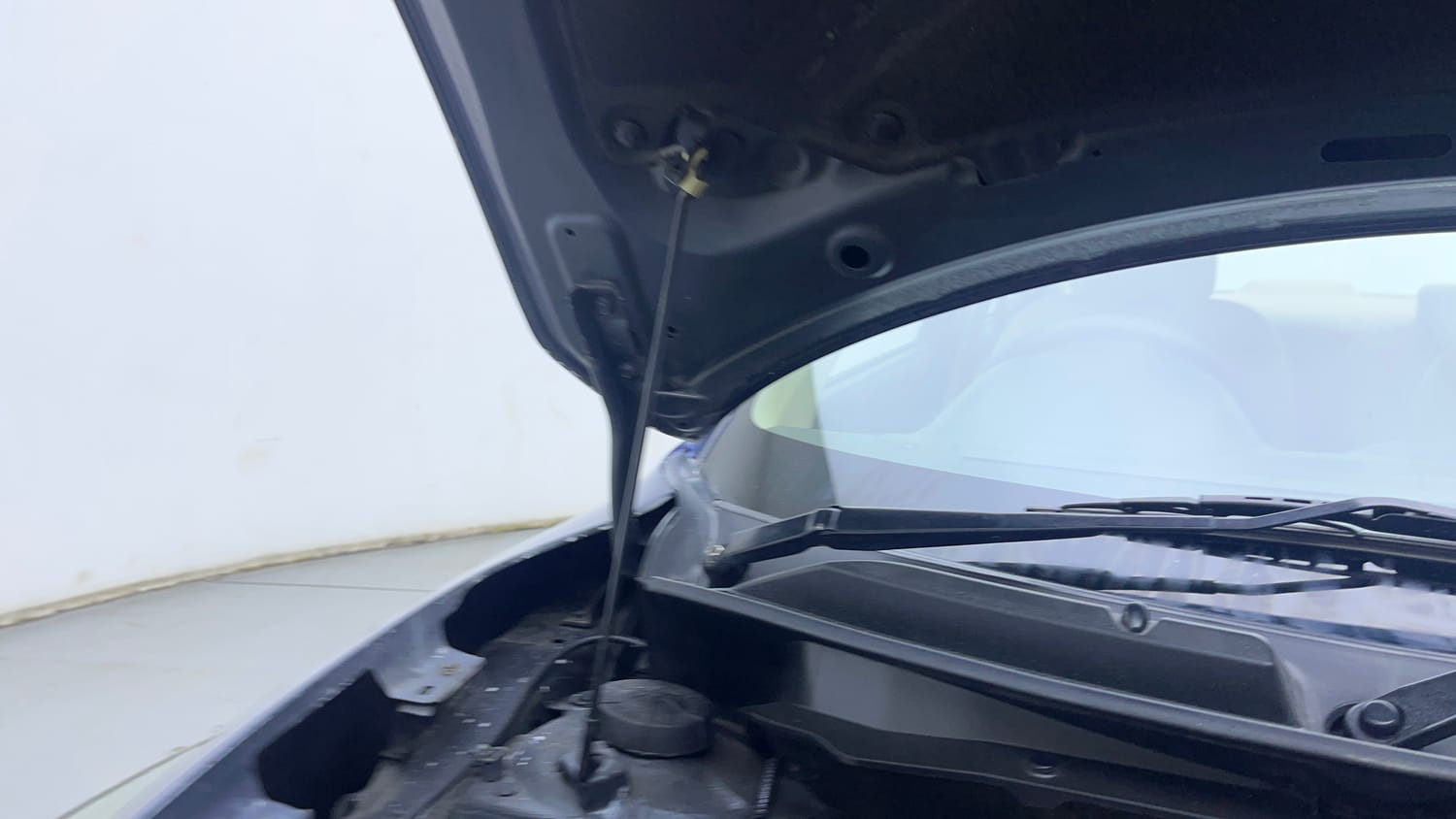 Used 2018 Maruti Suzuki Dzire ZXi Plus AMT Petrol Automatic engine ENGINE RIGHT SIDE HINGE & APRON VIEW