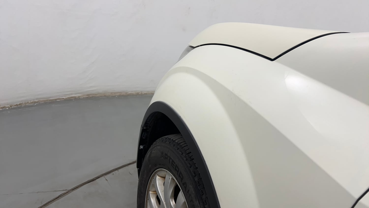 Used 2017 Mahindra XUV500 W10 Diesel Manual dents MINOR SCRATCH
