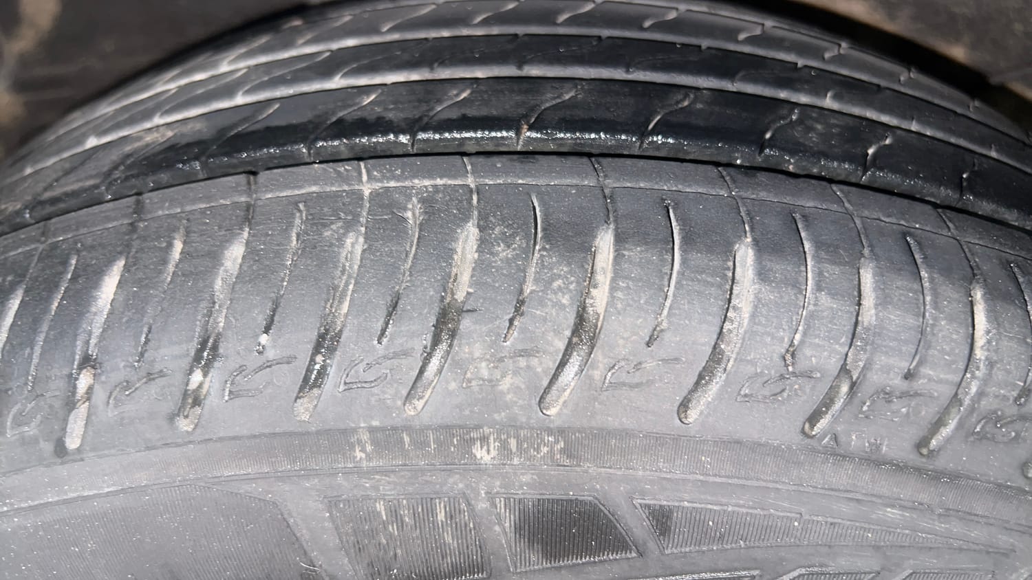 Used 2022 Kia Sonet GTX Plus 1.5 AT Diesel Automatic tyres RIGHT REAR TYRE TREAD VIEW