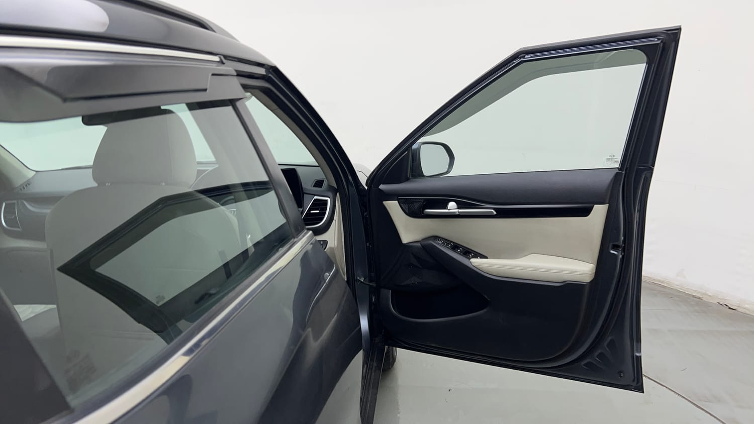 Used 2020 Kia Seltos HTX 1.5 Petrol Manual interior RIGHT FRONT DOOR OPEN VIEW
