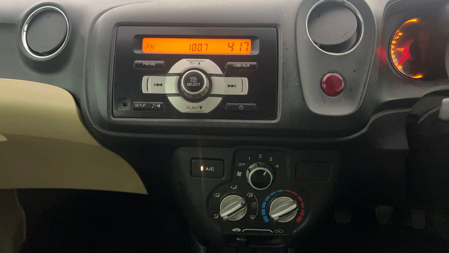 Used 2014 Honda Amaze 1.2 S i-VTEC Petrol Manual interior MUSIC SYSTEM & AC CONTROL VIEW