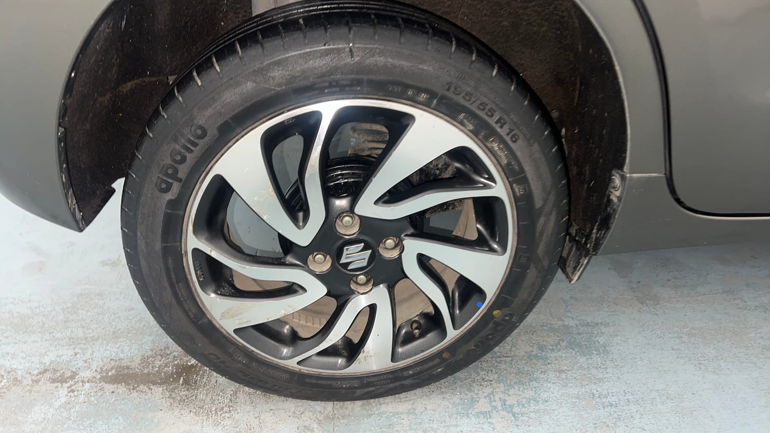 Used 2020 Maruti Suzuki Baleno Zeta Petrol Manual tyres RIGHT REAR TYRE RIM VIEW