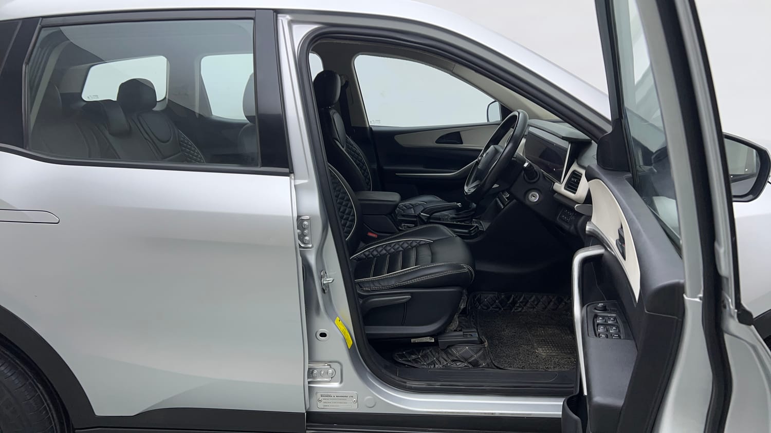 Used 2022 Mahindra XUV700 AX 3 Petrol AT 5 STR Petrol Automatic interior RIGHT SIDE FRONT DOOR CABIN VIEW
