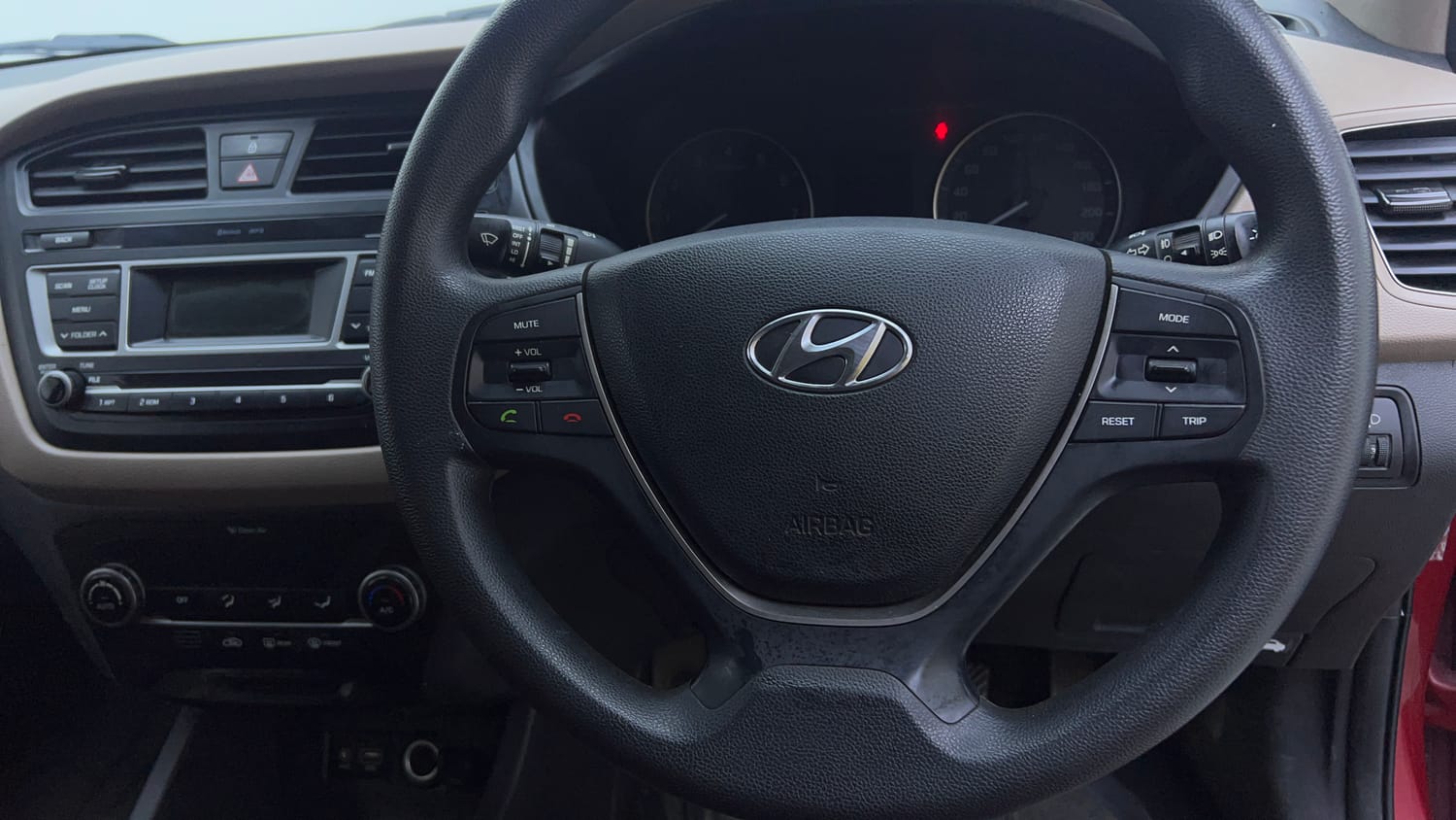 Used 2016 Hyundai Elite i20 Sportz 1.2 Petrol Manual top_features Steering mounted controls