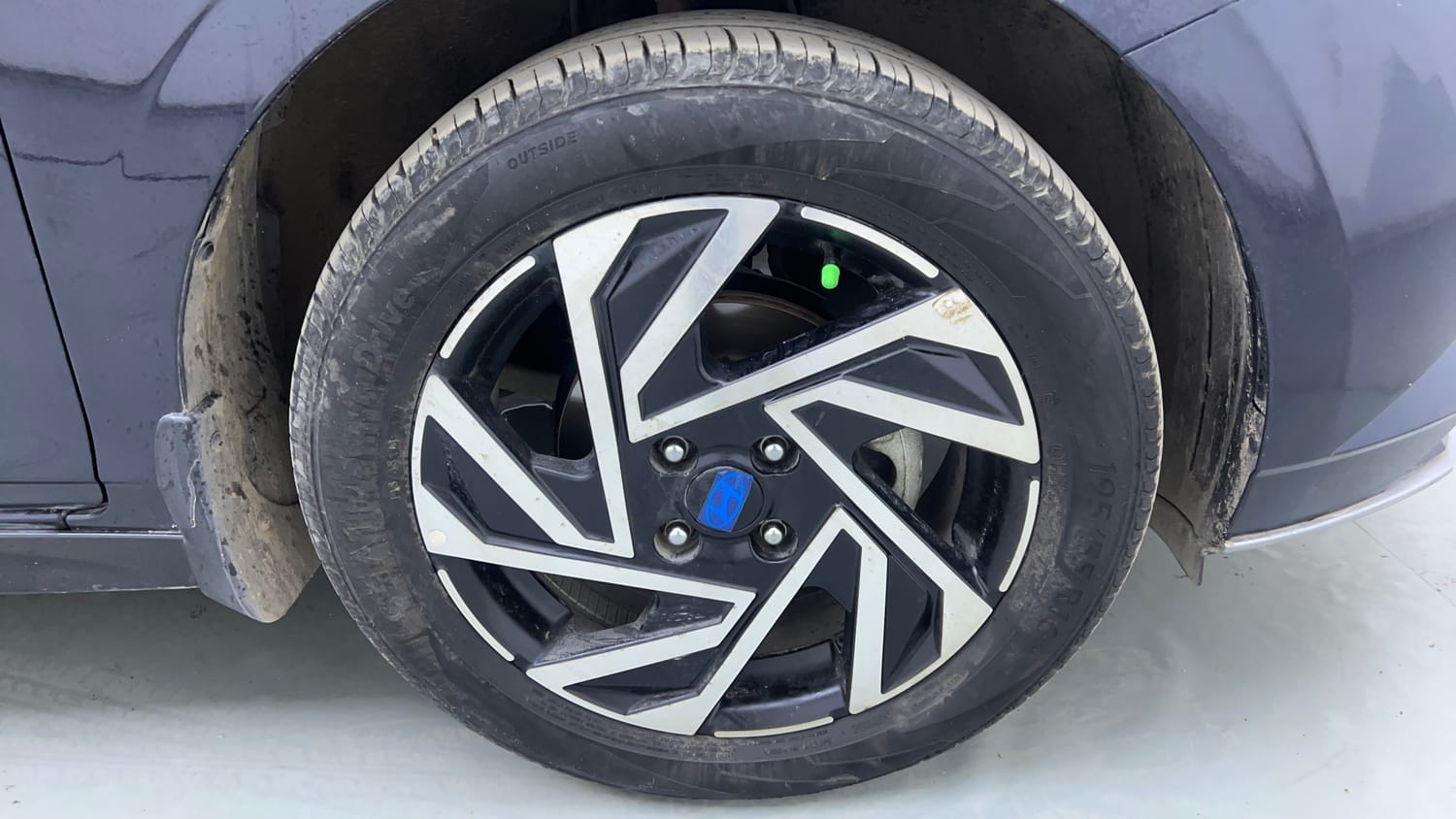 Used 2025 Hyundai New i20 Asta (O) 1.2 IVT Petrol Automatic tyres RIGHT FRONT TYRE RIM VIEW