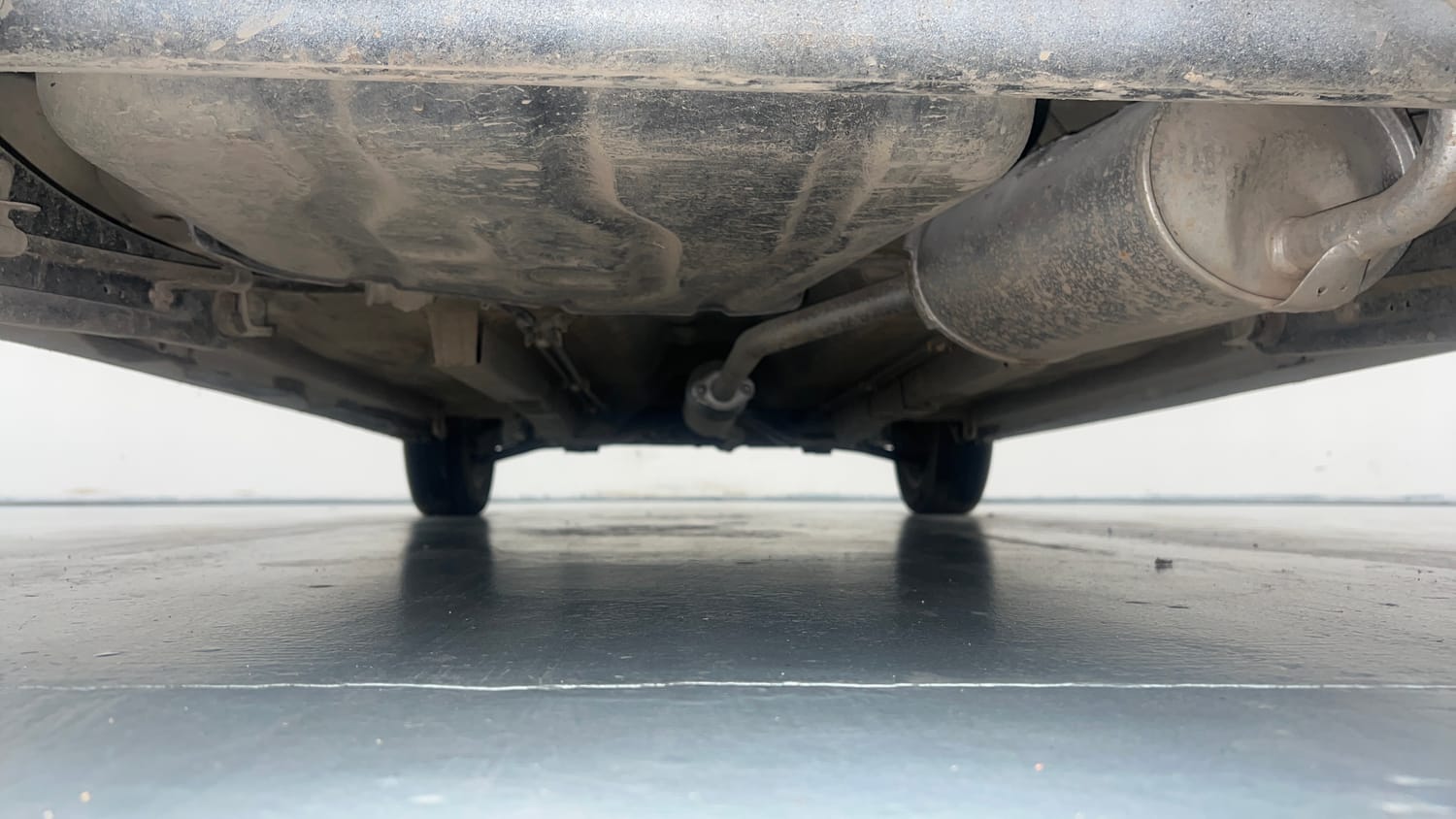 Used 2017 Maruti Suzuki Wagon R VXI+ AMT Petrol Automatic extra REAR UNDERBODY VIEW (TAKEN FROM REAR)