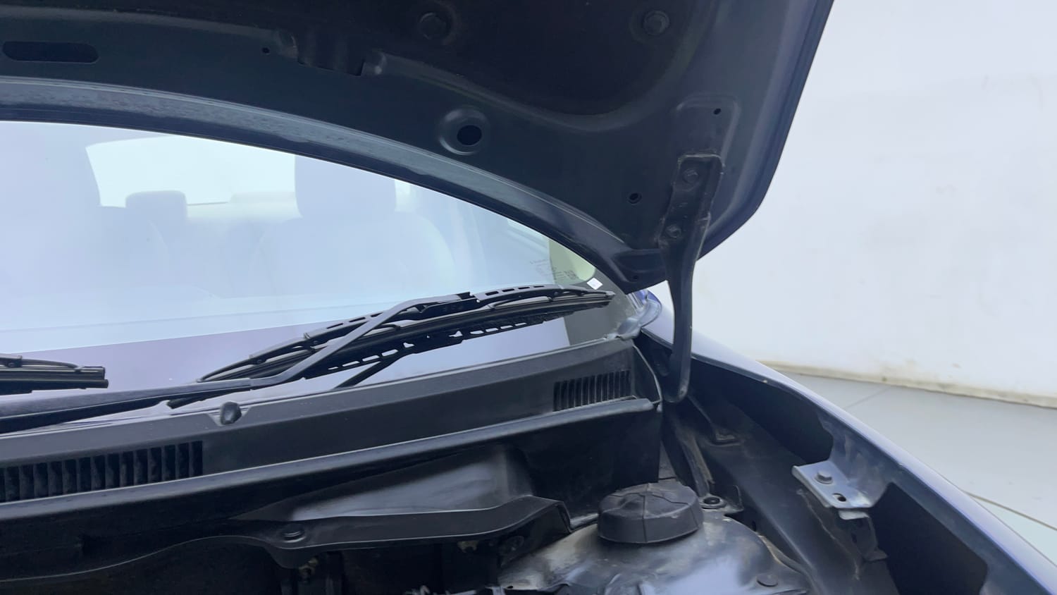 Used 2018 Maruti Suzuki Dzire ZXi Plus AMT Petrol Automatic engine ENGINE LEFT SIDE HINGE & APRON VIEW