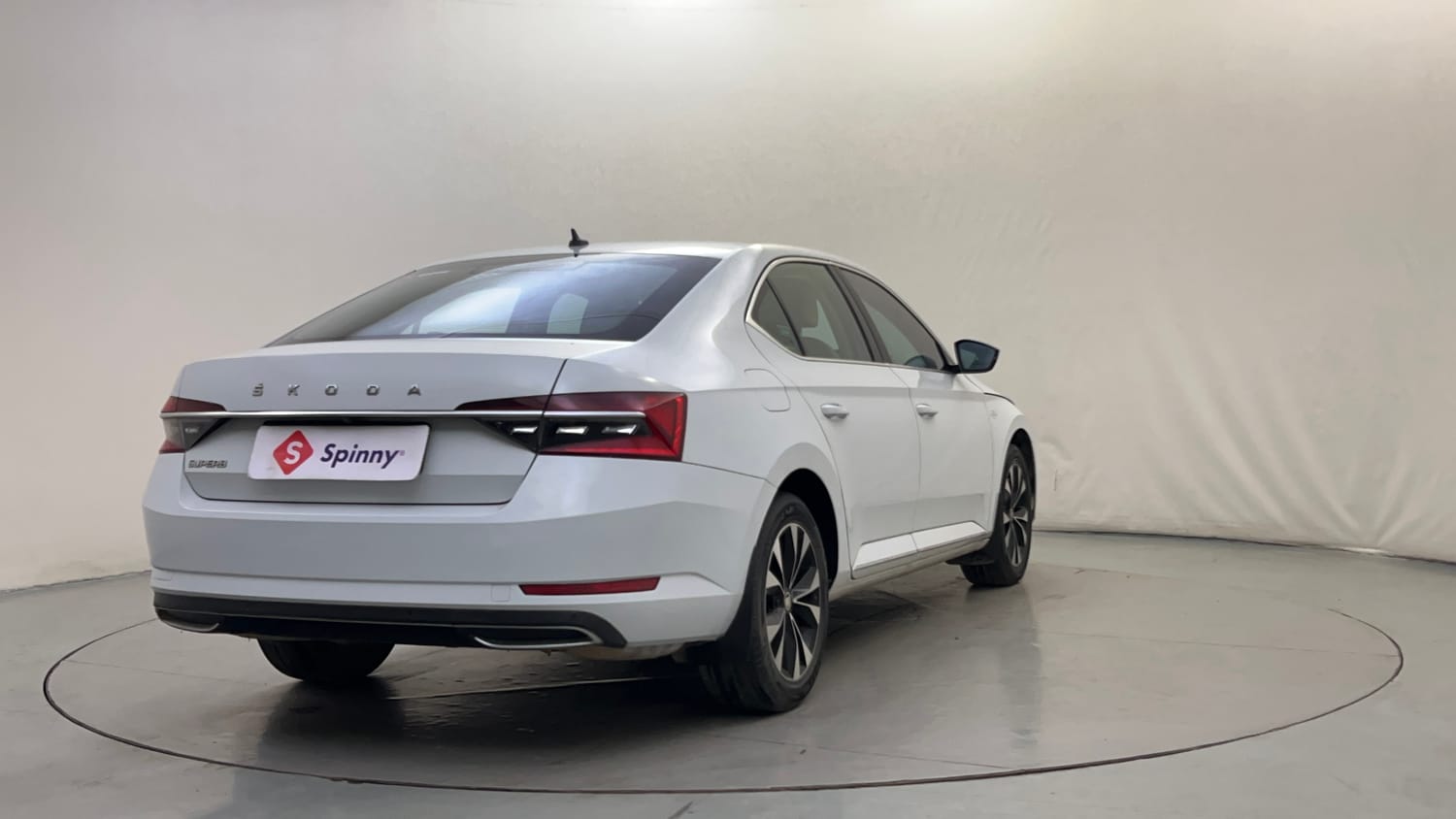Used 2020 Skoda Superb L&K AT Petrol Automatic exterior RIGHT REAR CORNER VIEW