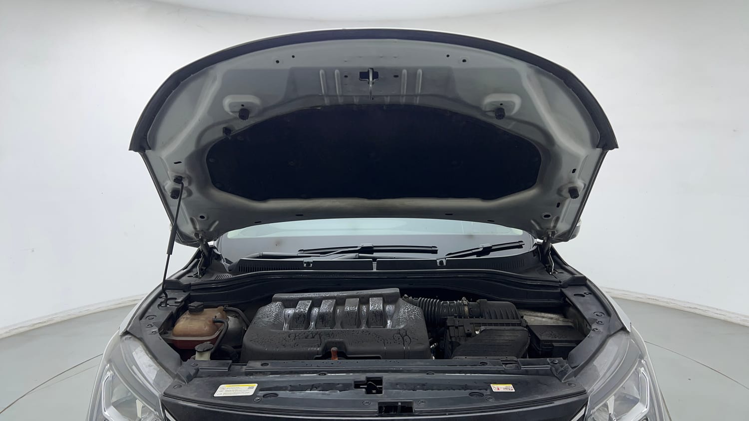Used 2022 Mahindra XUV700 AX 3 Petrol AT 5 STR Petrol Automatic engine ENGINE & BONNET OPEN FRONT VIEW