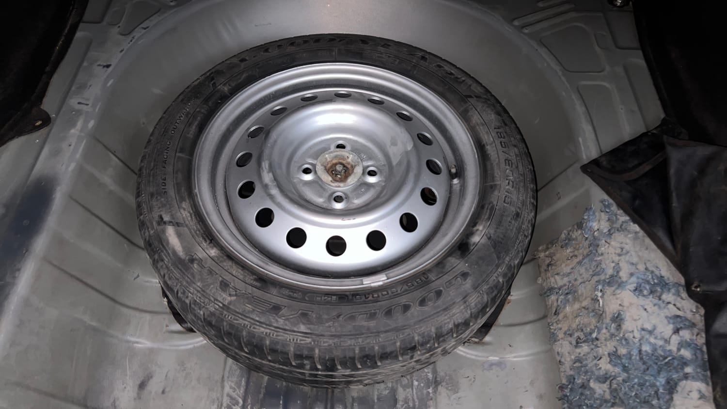 Used 2013 Toyota Etios G Petrol Manual tyres SPARE TYRE VIEW