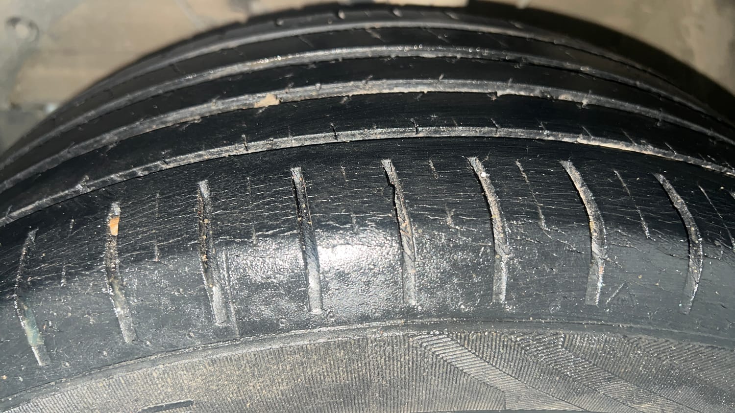 Used 2020 Maruti Suzuki Baleno Zeta Petrol Manual tyres LEFT FRONT TYRE TREAD VIEW