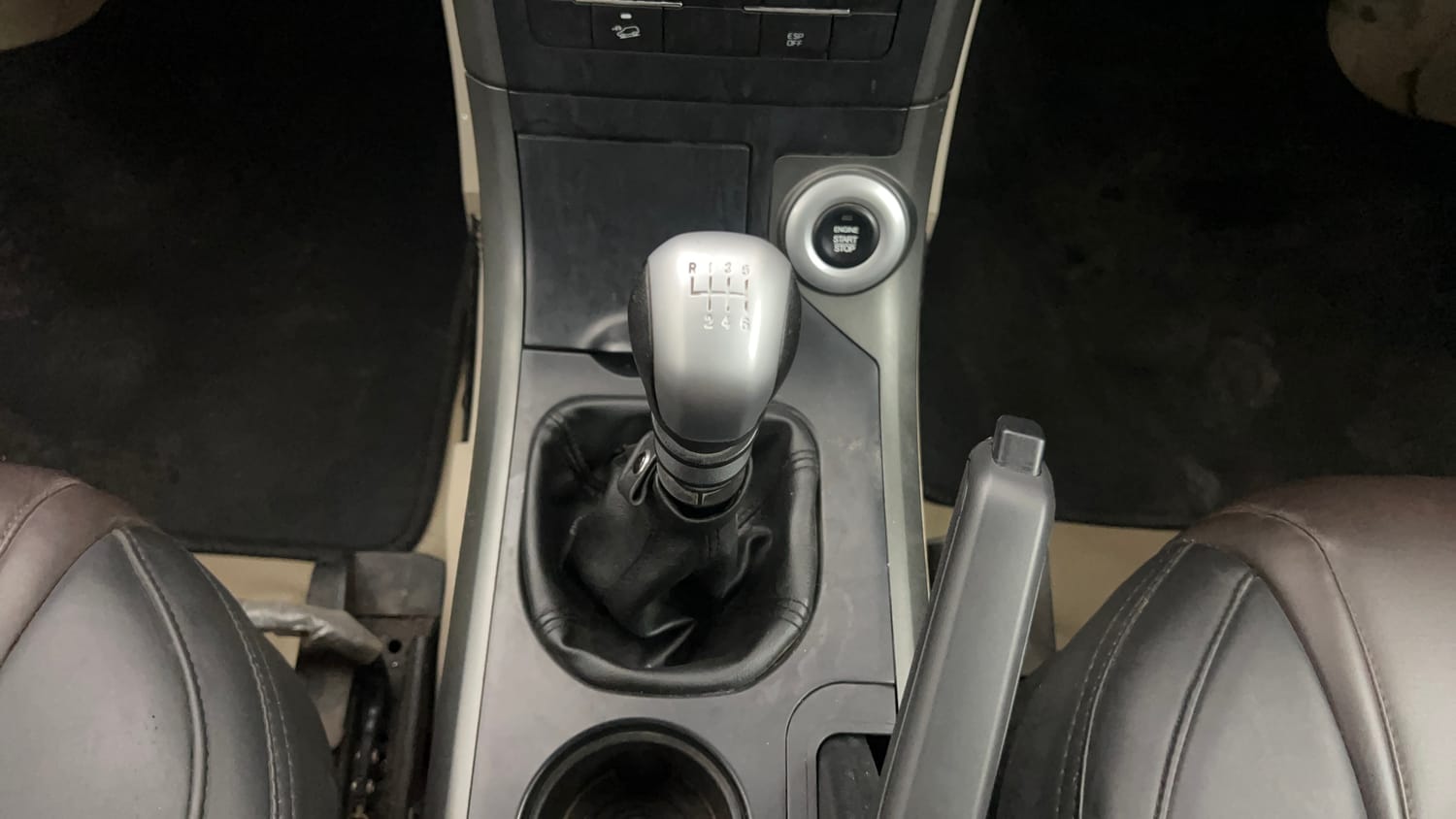 Used 2017 Mahindra XUV500 W10 Diesel Manual interior GEAR  KNOB VIEW