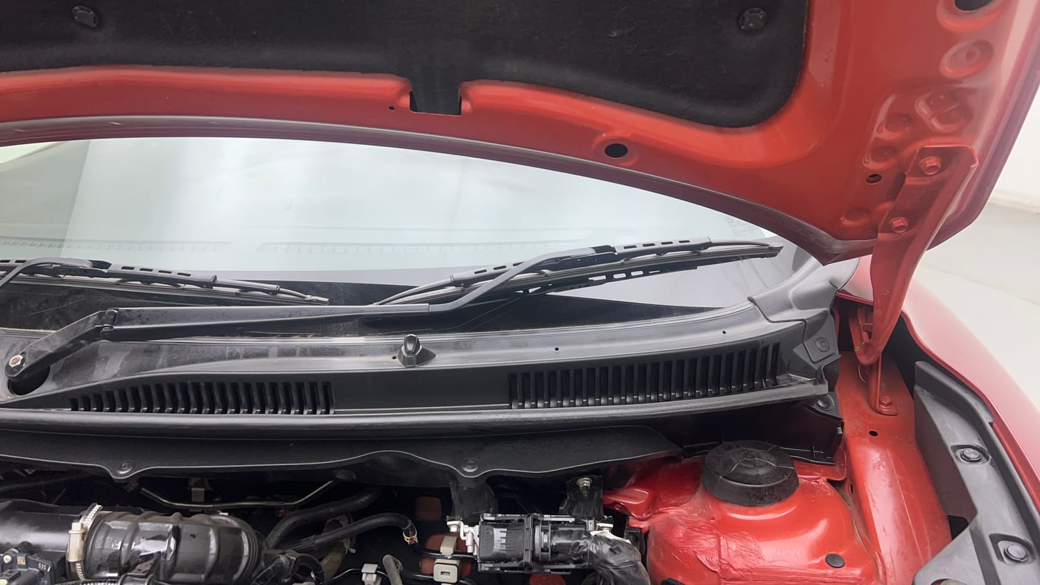 Used 2024 Maruti Suzuki Fronx Delta Plus 1.2L AGS Petrol Automatic engine ENGINE LEFT SIDE HINGE & APRON VIEW