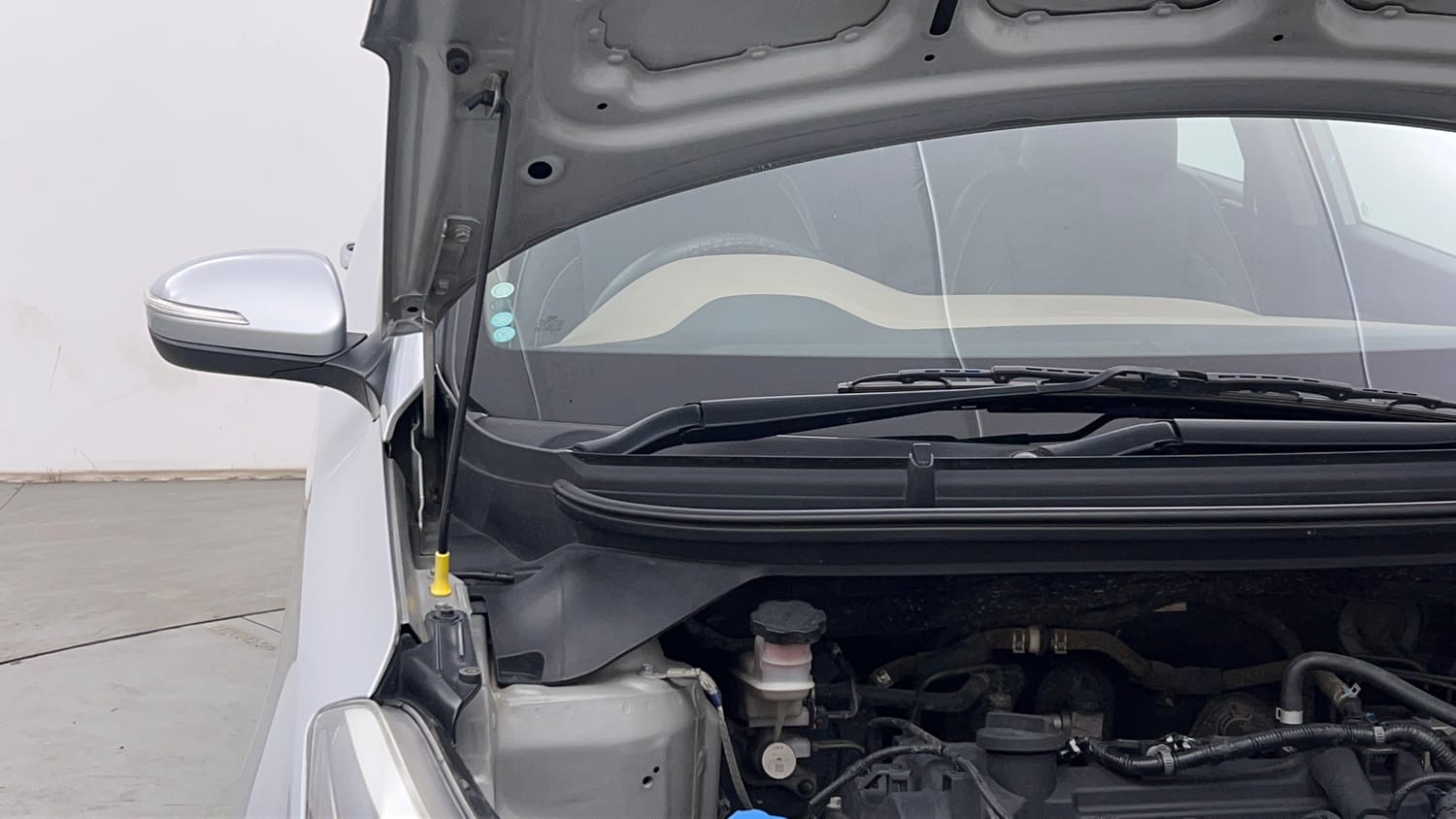 Used 2020 Hyundai Elite i20 Sportz Plus 1.2 Petrol Manual engine ENGINE RIGHT SIDE HINGE & APRON VIEW