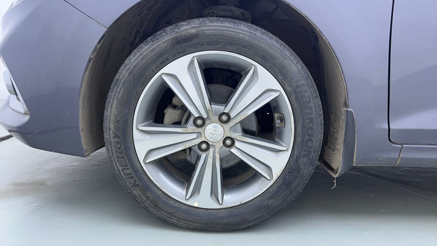 Used 2019 Hyundai Verna SX Plus 1.6 VTVT AT Petrol Automatic tyres LEFT FRONT TYRE RIM VIEW
