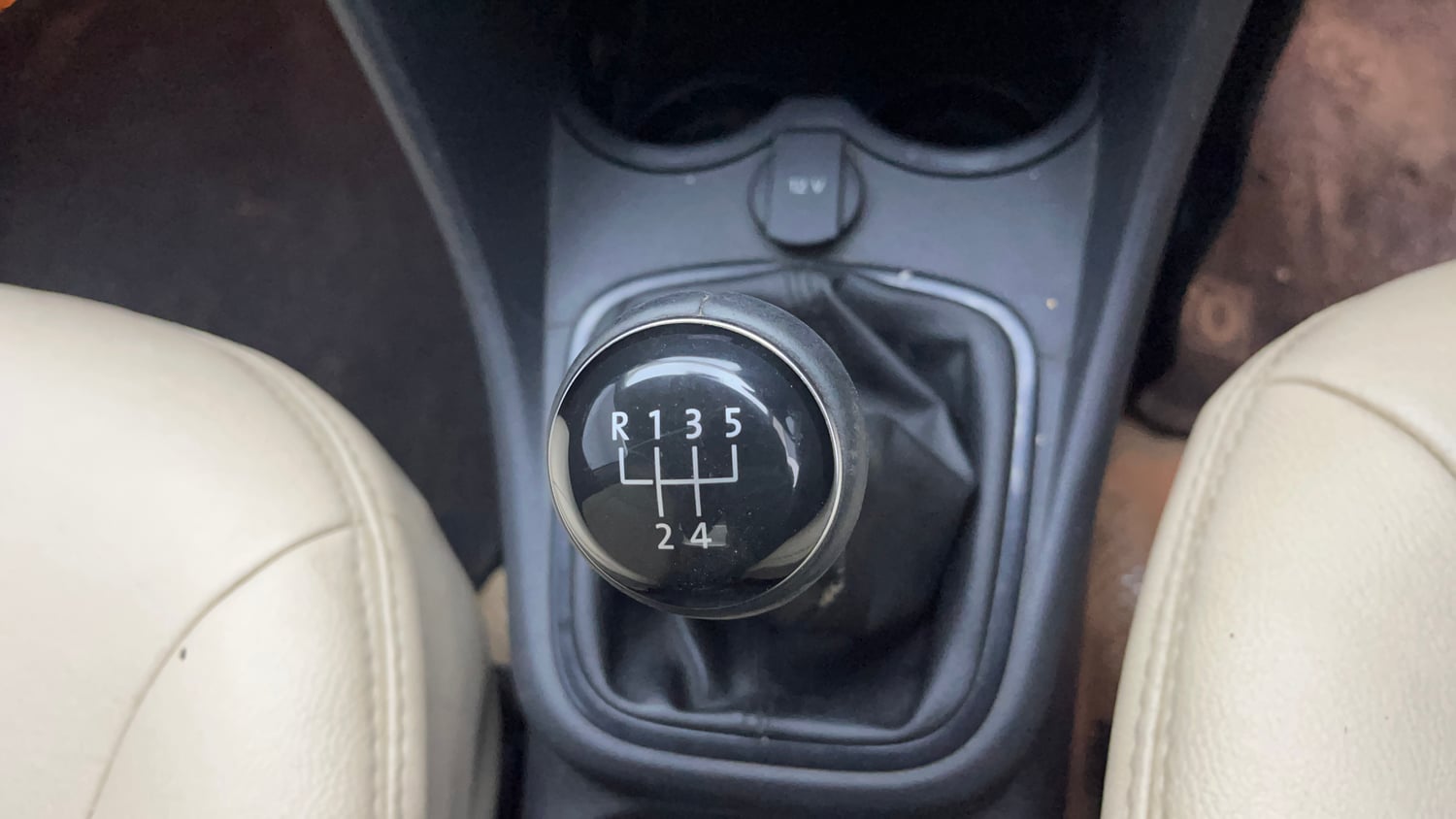Used 2016 Volkswagen Vento Comfortline Diesel Diesel Manual interior GEAR  KNOB VIEW