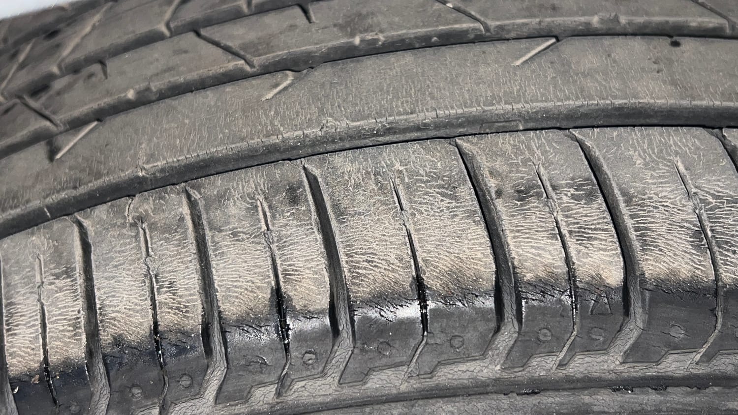 Used 2020 Hyundai Elite i20 Sportz Plus 1.2 Petrol Manual tyres RIGHT FRONT TYRE TREAD VIEW
