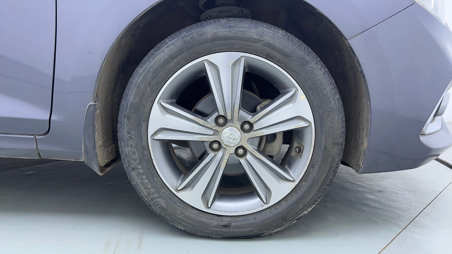 Used 2019 Hyundai Verna SX Plus 1.6 VTVT AT Petrol Automatic tyres RIGHT FRONT TYRE RIM VIEW