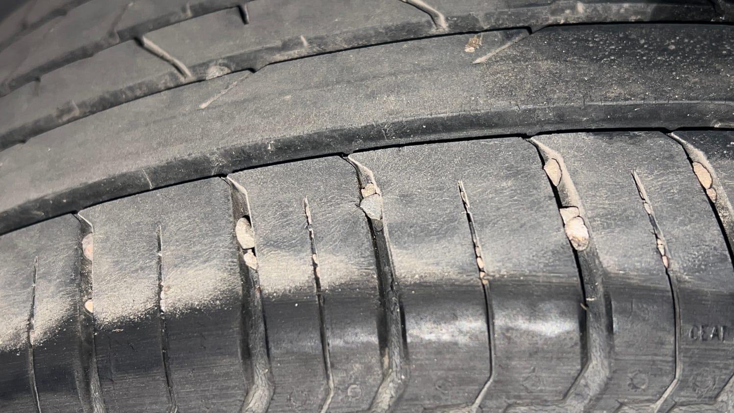 Used 2020 Hyundai Elite i20 Sportz Plus 1.2 Petrol Manual tyres LEFT REAR TYRE TREAD VIEW