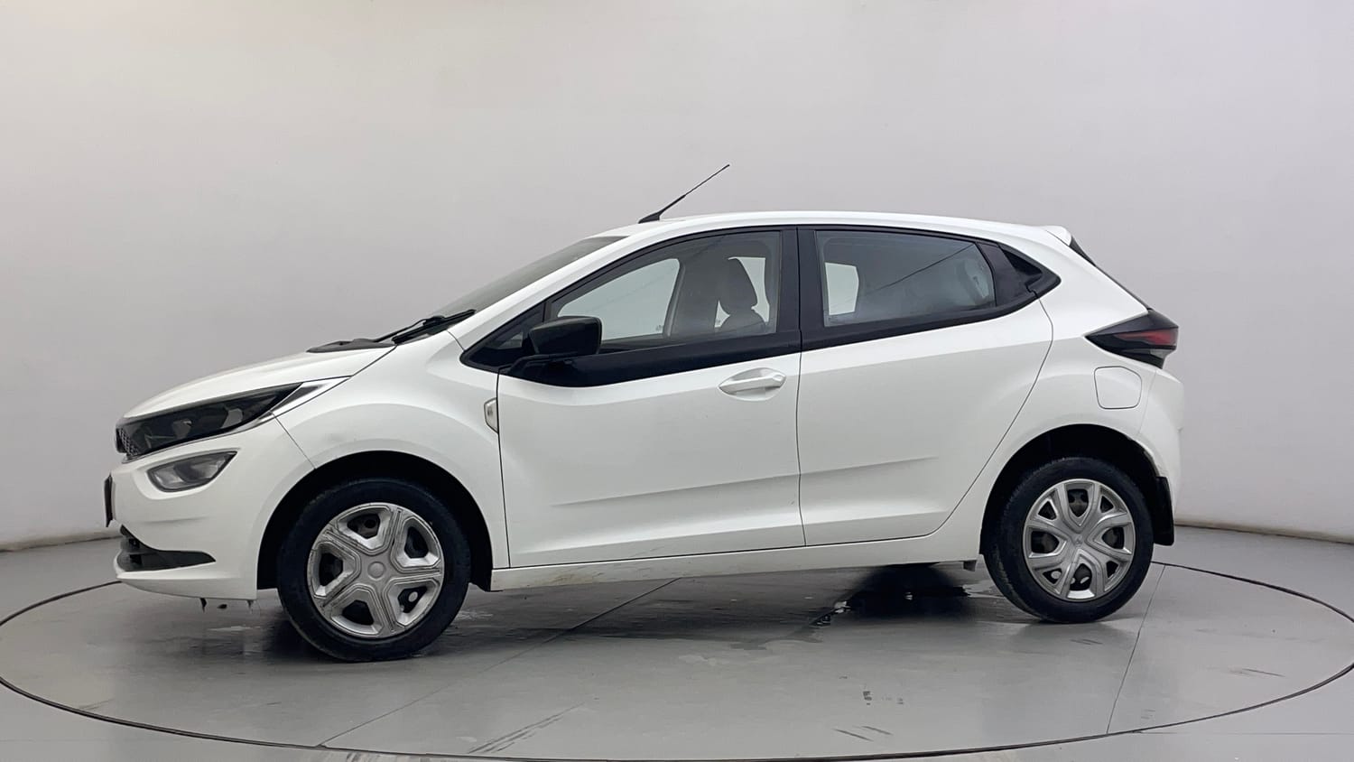Used 2022 Tata Altroz XT Petrol Petrol Manual exterior LEFT SIDE VIEW