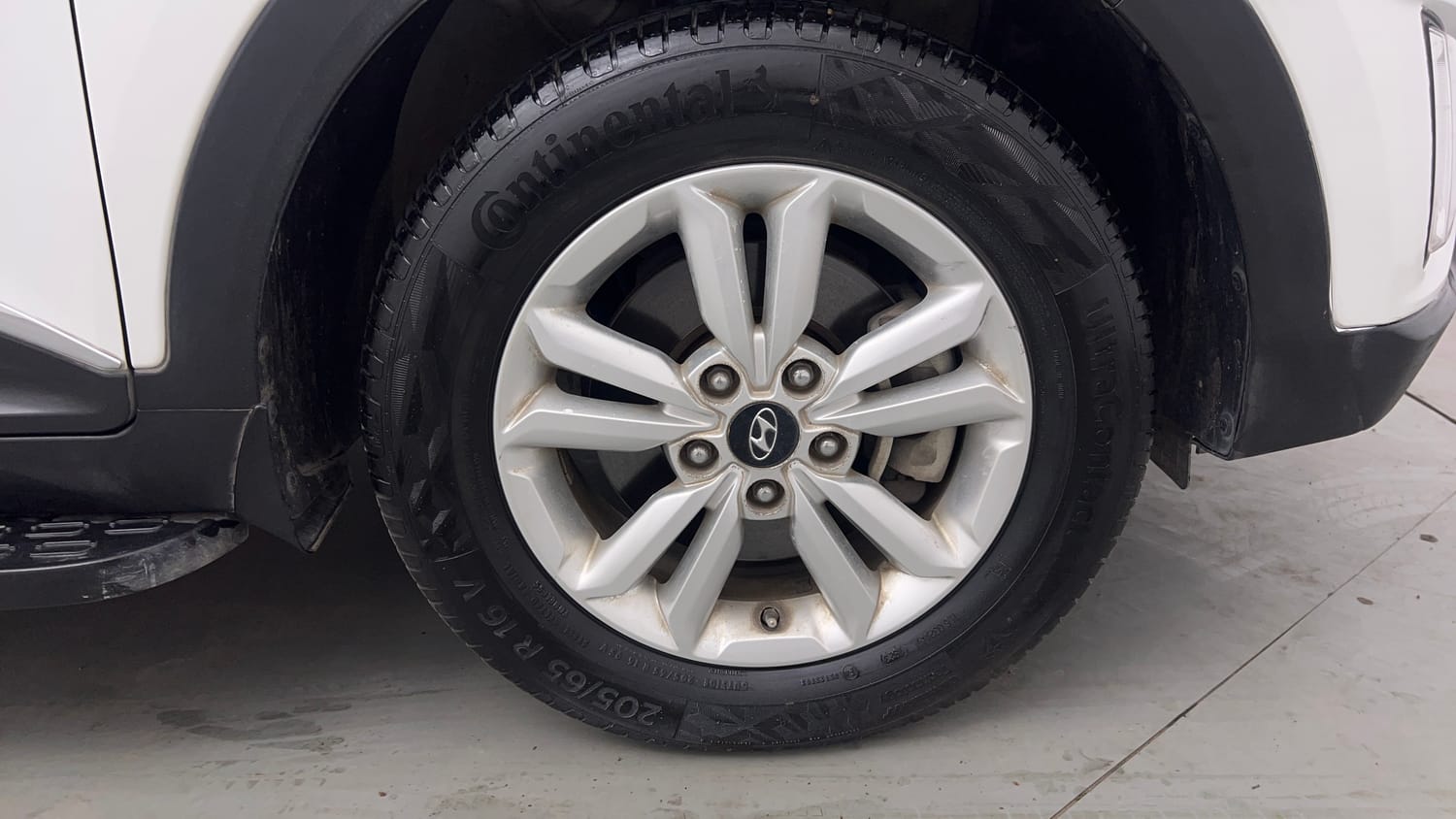 Used 2017 Hyundai Creta 1.6 SX Plus Petrol Petrol Manual tyres RIGHT FRONT TYRE RIM VIEW