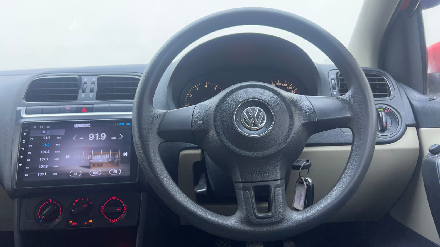 Used 2014 Volkswagen Polo Comfortline 1.2L (P) Petrol Manual interior STEERING VIEW