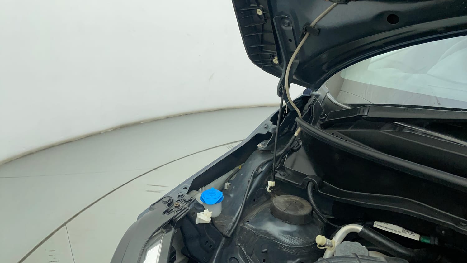 Used 2024 Maruti Suzuki Ignis Sigma 1.2 MT Petrol Manual engine ENGINE RIGHT SIDE HINGE & APRON VIEW