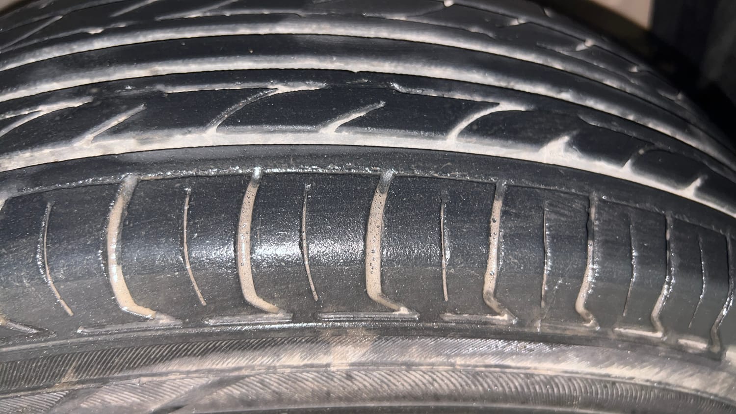 Used 2012 Maruti Suzuki Swift VXi Petrol Manual tyres RIGHT FRONT TYRE TREAD VIEW