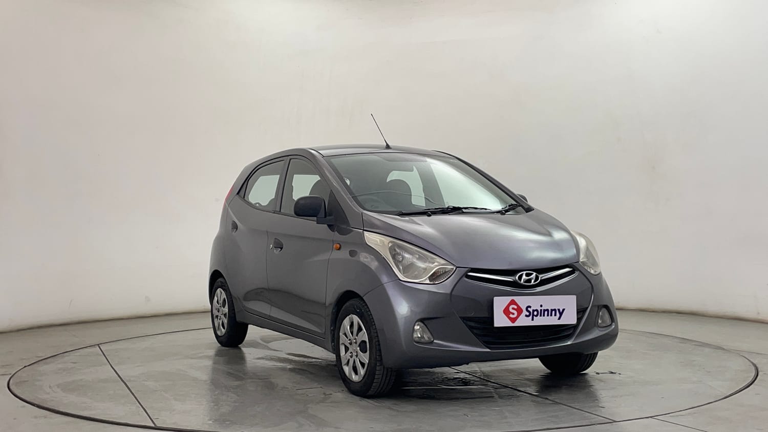 Used 2016 Hyundai Eon Magna + Petrol Manual exterior RIGHT FRONT CORNER VIEW