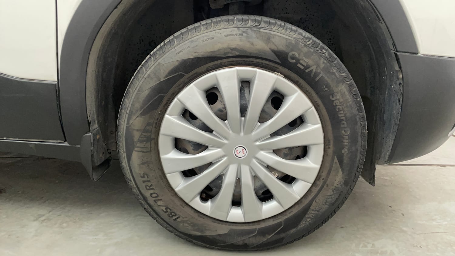 Used 2023 Tata Punch Pure MT Petrol Manual tyres RIGHT FRONT TYRE RIM VIEW