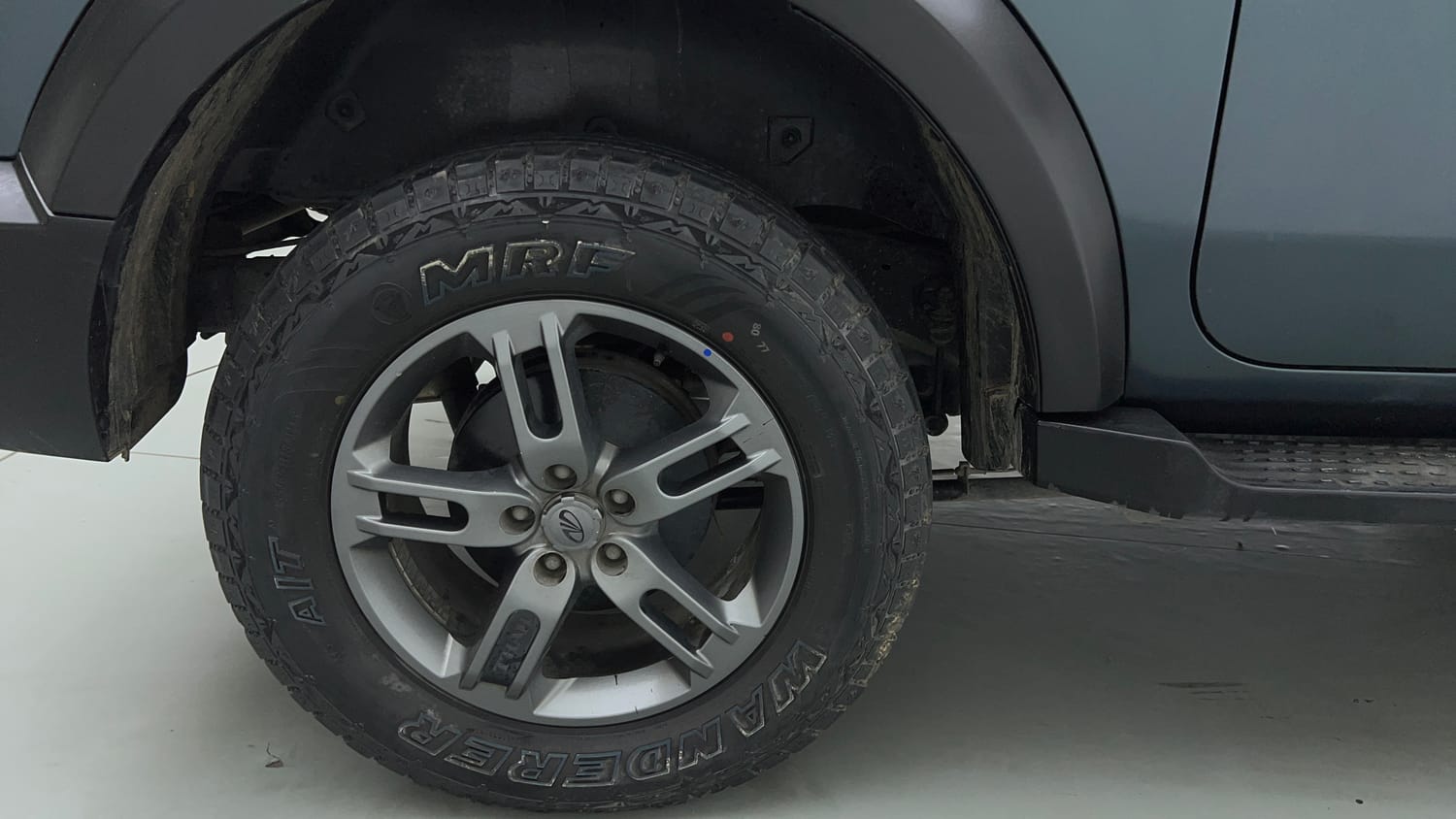 Used 2022 mahindra Thar LX Hard Top Petrol AT 4WD Petrol Automatic tyres RIGHT REAR TYRE RIM VIEW