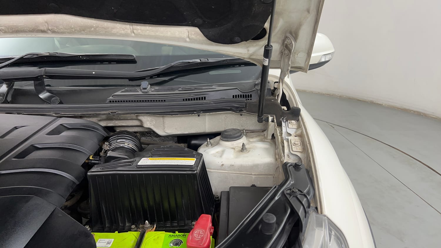 Used 2017 Mahindra XUV500 W10 Diesel Manual engine ENGINE LEFT SIDE HINGE & APRON VIEW