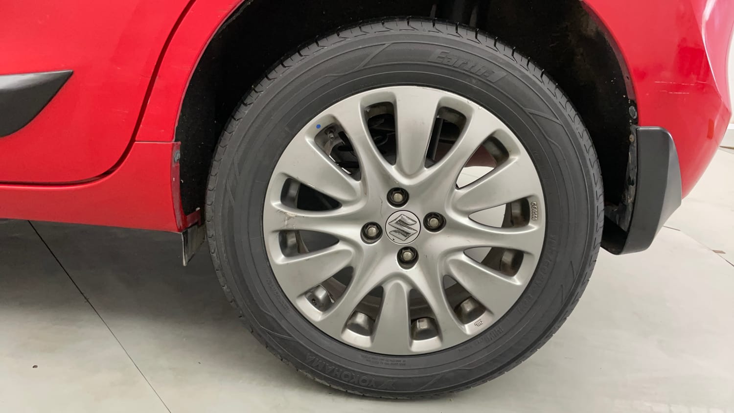 Used 2017 Maruti Suzuki Baleno Zeta 1.2 Petrol Manual tyres LEFT REAR TYRE RIM VIEW