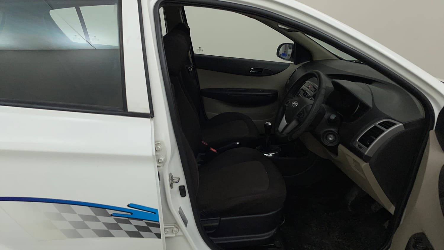 Used 2012 Hyundai i20 Sportz 1.2 Petrol Manual interior RIGHT SIDE FRONT DOOR CABIN VIEW