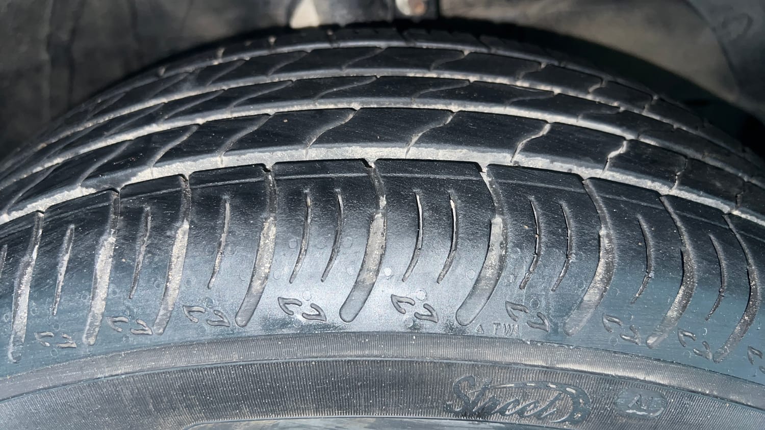 Used 2024 Maruti Suzuki Fronx Delta Plus 1.2L AGS Petrol Automatic tyres RIGHT FRONT TYRE TREAD VIEW