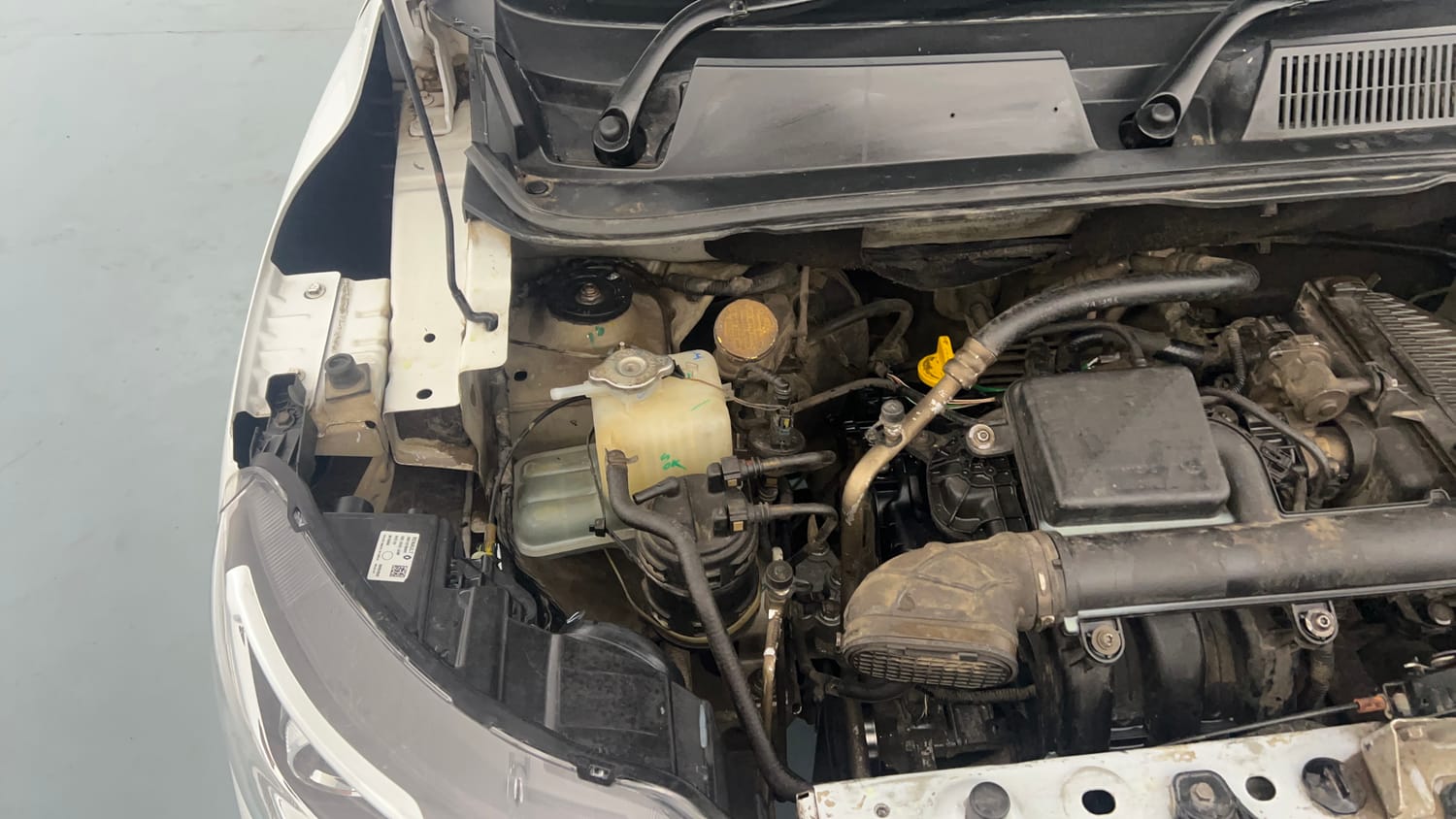 Used 2023 Renault Triber RXZ Dual Tone Petrol Manual engine ENGINE RIGHT SIDE VIEW