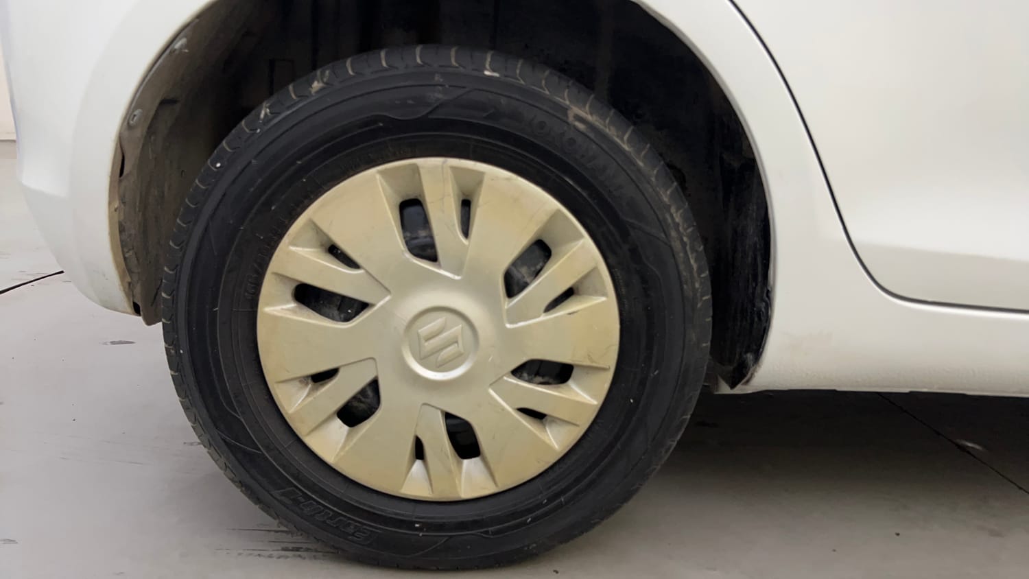 Used 2012 Maruti Suzuki Swift VXi Petrol Manual tyres RIGHT REAR TYRE RIM VIEW