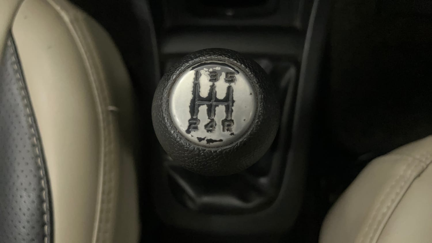 Used 2013 Maruti Suzuki Swift VXi Petrol Manual interior GEAR  KNOB VIEW