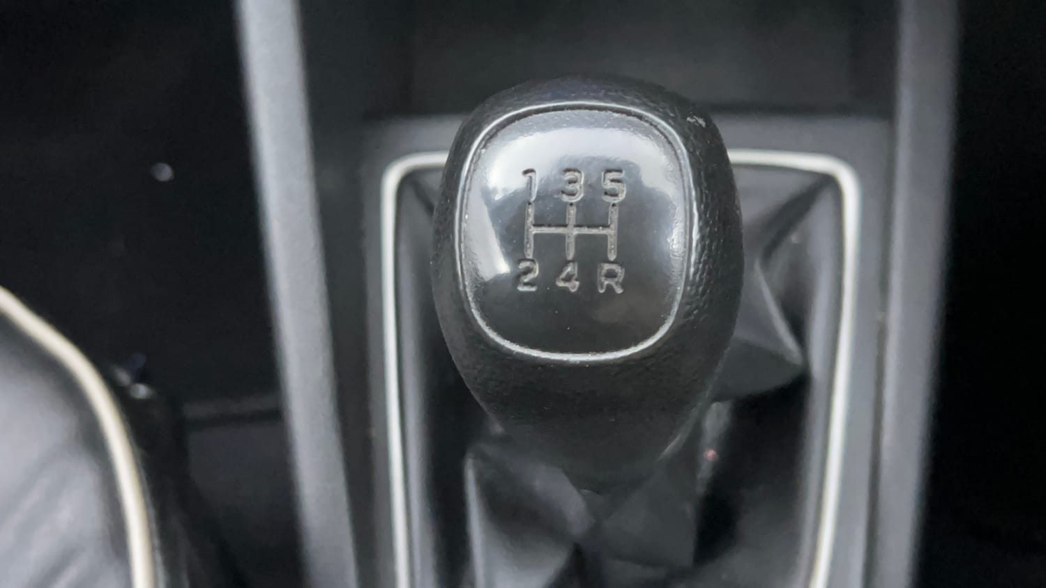 Used 2020 Hyundai Elite i20 Sportz Plus 1.2 Petrol Manual interior GEAR  KNOB VIEW