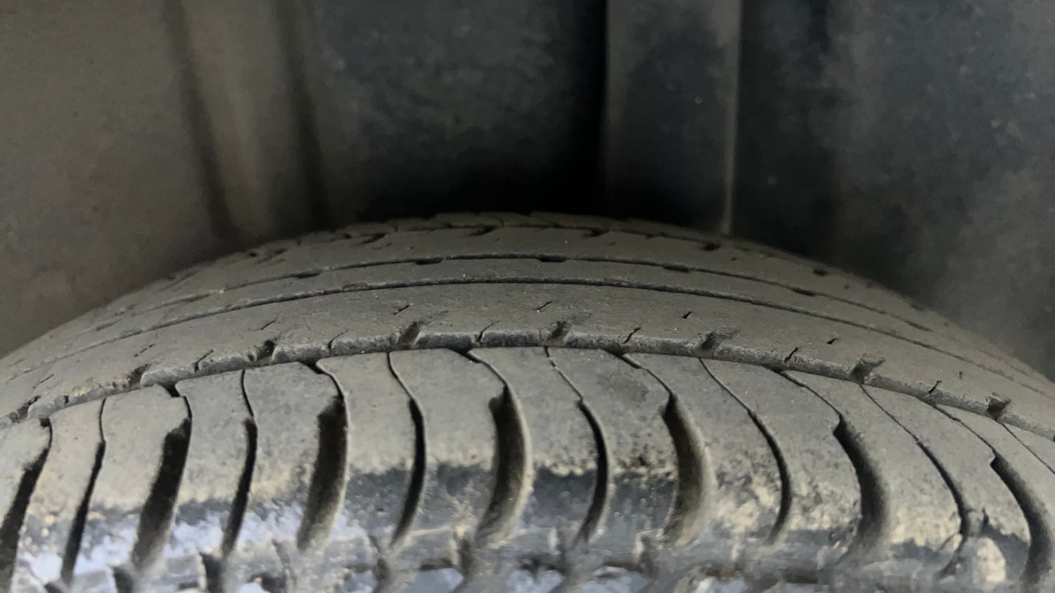 Used 2011 Ford Figo Duratec Petrol Titanium 1.2 Petrol Manual tyres LEFT REAR TYRE TREAD VIEW