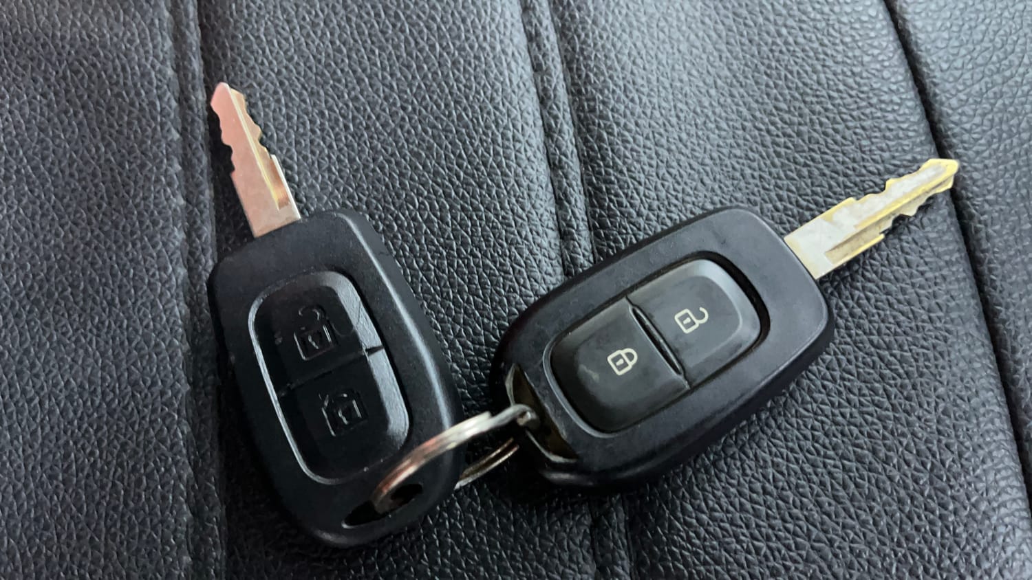 Used 2018 Renault Kwid RXT Petrol Manual extra CAR KEY VIEW