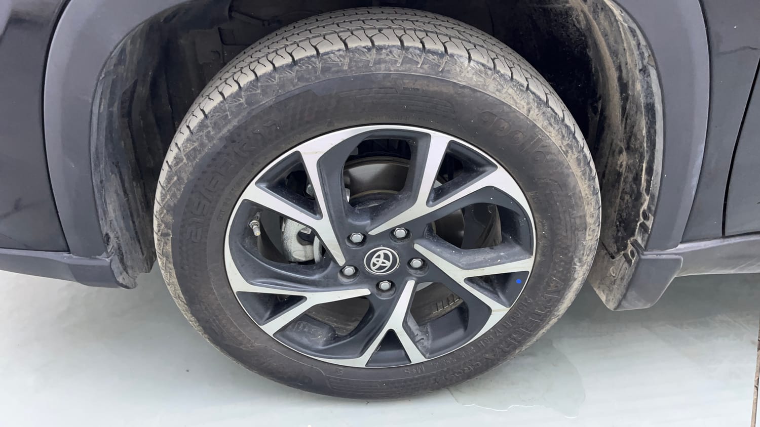 Used 2023 Toyota Urban Cruiser Hyryder V Hybrid Hybrid Automatic tyres LEFT FRONT TYRE RIM VIEW